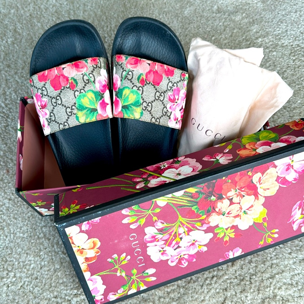 GUCCI floral slides. Size 37 Great condition!